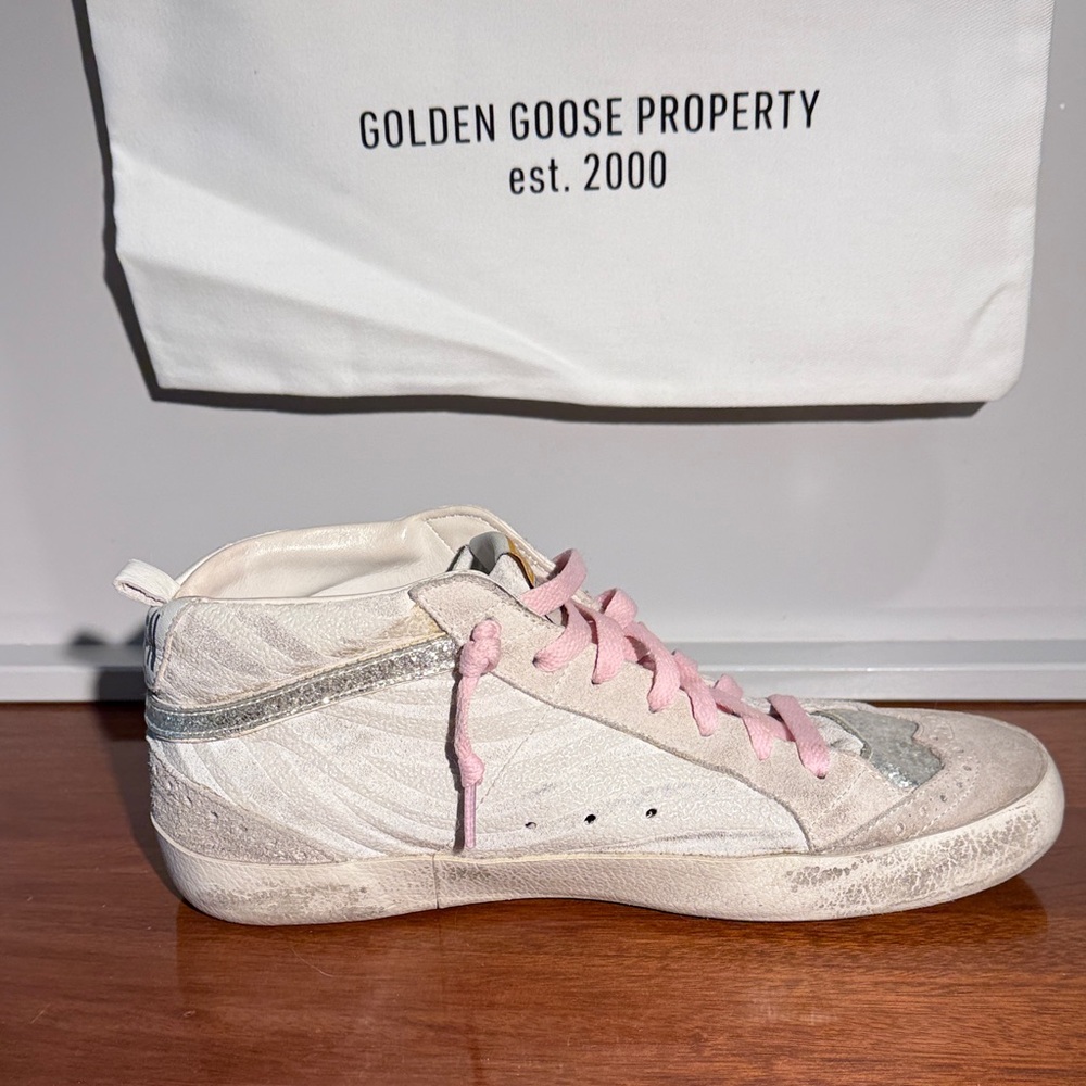 Golden Goose Low-Top Sneakers in White and Pink - Picture 11 of 13